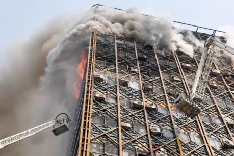 Tòa nhà cao tầng cổ nhất Iran đổ sập