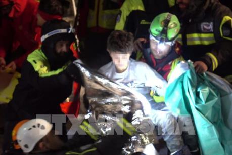 Thêm nhiều người được giải cứu sau các trận động đất ở miền Trung Italy