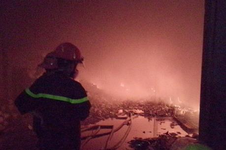 Cháy lớn tại Công ty TNHH Dịch vụ thương mại Khắc Ánh