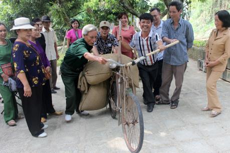 Thi xe đạp thồ Điện Biên Phủ - điểm nhấn trong Lễ hội Hoa Ban 2017