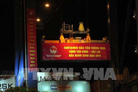 Đón container hàng đầu năm mới thông qua cảng Tân Cảng - Cát Lái
