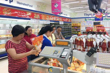 Nhiều nhà bán lẻ khai trương mùng 2 Tết