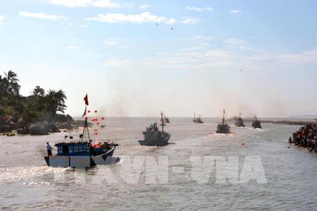 Ngư dân Quảng Ngãi “xông biển” đầu năm mới