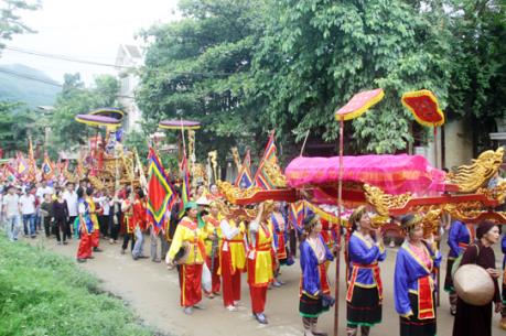 Du xuân Đền Phúc Khánh tưởng nhớ các vị chúa Bầu