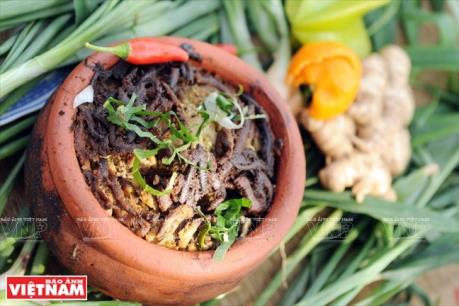 Hấp dẫn món rươi kho lạ miệng của vùng đất Tứ Kỳ