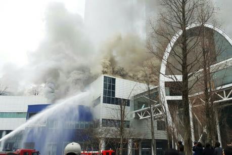 Hỏa hoạn tại khu mua sắm ở Hàn Quốc, 4 người thiệt mạng