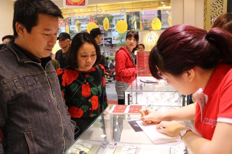 Giá vàng tăng mạnh trong ngày Vía Thần tài