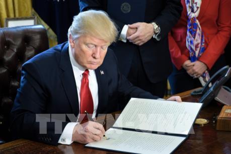 Nước Mỹ 100 ngày “trăng mật” cùng Tổng thống Donald Trump