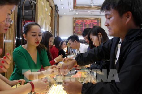 Vàng ghi nhận tuần tăng giá đầu tiên trong ba tuần