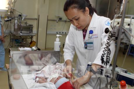 Cứu sống trẻ sơ sinh 2 ngày tuổi khỏi khối bướu máu khổng lồ