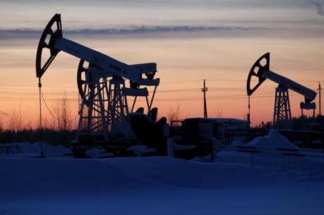 Giá dầu 6/2 tăng do đồng USD yếu