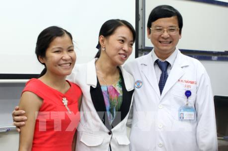 Ca ghép thận chéo trên người sống lần đầu tiên thành công tại Việt Nam