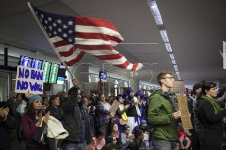 Mỹ bắt giữ hàng trăm người nhập cư bất hợp pháp