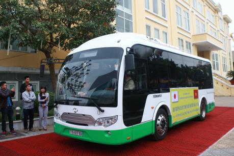 Hải Phòng thí điểm sử dụng hệ thống xe bus chạy bằng năng lượng mặt trời