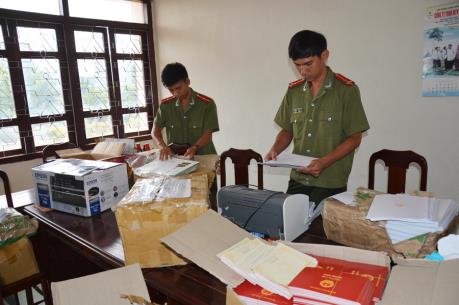 Kiến nghị điều tra, xử lý vụ làm giả con dấu, chữ ký để khai thác gỗ