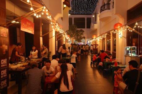 Nhà hàng, quán chay nhộn nhịp khách hàng dịp Rằm Tháng Giêng