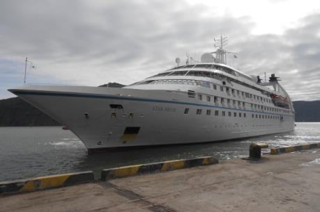 Tàu du lịch biển chở hơn 2.000 hành khách gặp sự cố về động cơ