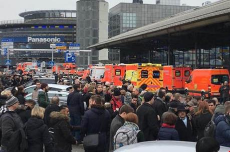 Đức đóng cửa khẩn cấp sân bay do có mùi lạ