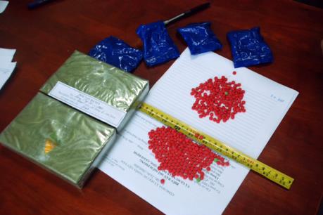 Bắt giữ đối tượng vận chuyển trái phép số lượng lớn hồng phiến và heroin