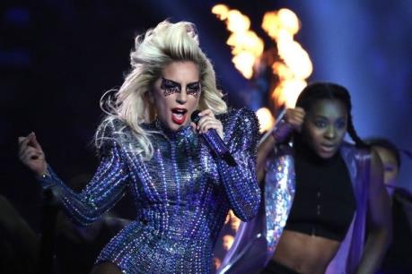 Cận cảnh thỏi son giúp Lady Gaga quyến rũ và bùng nổ trên sân khấu