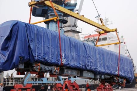 Toa xe đường sắt đô thị Cát Linh-Hà Đông về tới cảng Hải Phòng