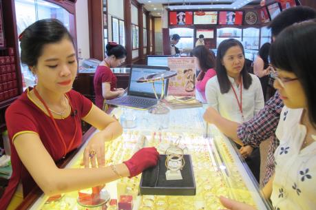 Chênh lệch giữa giá vàng trong nước và thế giới còn hơn 3 triệu đồng/lượng