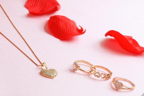 Vàng trang sức tung nhiều mẫu mã dịp lễ Valentine