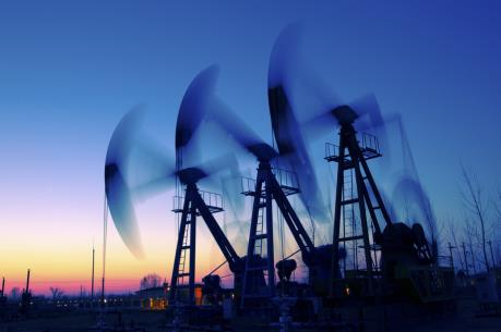 Giá dầu dao động trong biên độ hẹp tại thị trường châu Á