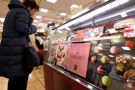 Valentine 2017 rơi vào ngày thường, các hãng bánh kẹo Nhật Bản "thắng" lớn