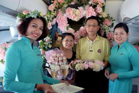 Kỷ niệm "đám cưới ngọc trai" trên máy bay trong ngày Valentine