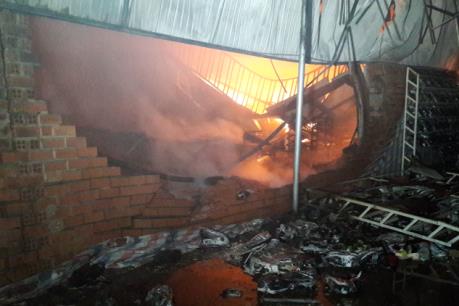 Bình Phước: Cháy cửa hàng dày dép, 2 mẹ con chủ cửa hàng bị tử vong