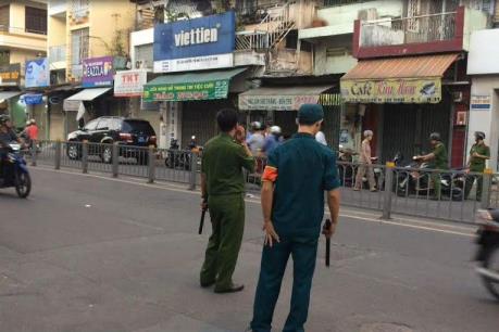 Thành phố Hồ Chí Minh: Điều tra vụ dùng súng cướp táo tợn giữa ban ngày