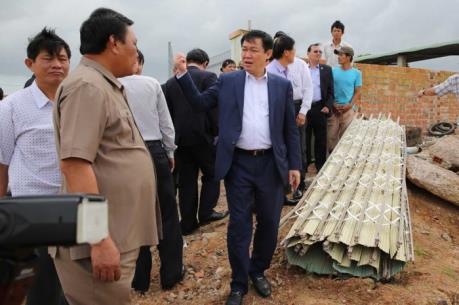 Phó Thủ tướng Vương Đình Huệ kiểm tra tình hình khắc phục lũ tại Bình Định