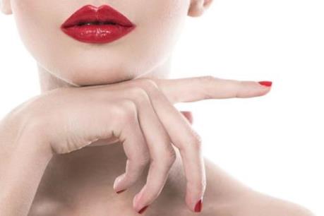 Đọc vị "50 sắc thái" qua cách dùng son môi của nàng