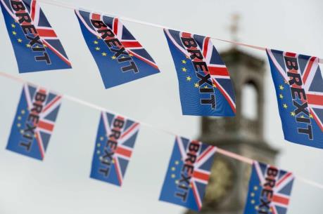 Brexit và Donald Trump khiến người Anh lo lắng