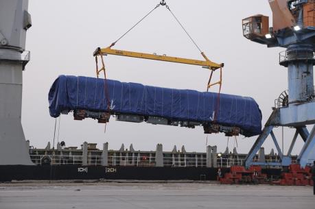 Tiếp tục vận chuyển 12 đoàn tàu dự án đường sắt Cát Linh – Hà Đông về cảng Hải Phòng
