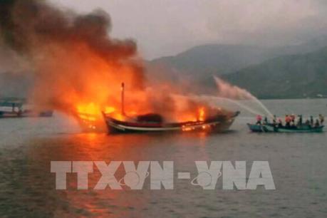 Hỏa hoạn thiêu rụi 3 tàu cá ở Bình Định, thiệt hại khoảng 30 tỉ đồng