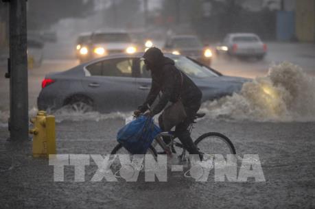 Miền Tây nước Mỹ hứng chịu cơn bão tồi tệ nhất trong nhiều năm