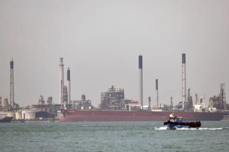 Giá dầu tăng nhẹ trên thị trường châu Á