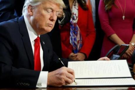 Chính sách nới lỏng quy định ngân hàng của ông Trump đe dọa ổn định tài chính toàn cầu