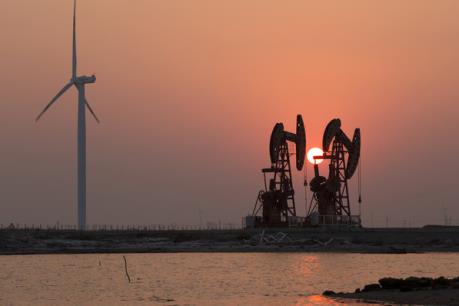 Giá dầu thế giới đi lên