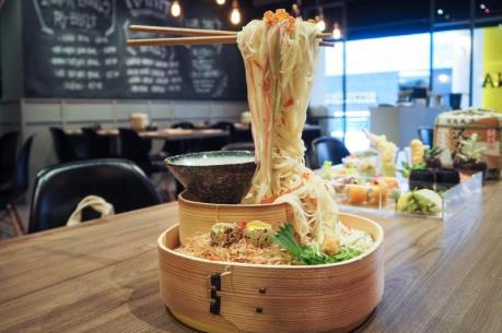 Những quán mì bay độc đáo tại Hà Nội