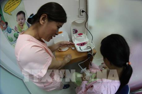 Nguy hiểm tiềm ẩn từ việc cho xin sữa mẹ tự phát