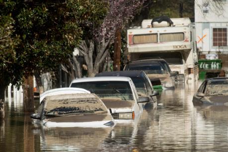 California đối mặt với trận lũ lớn nhất trong 100 năm lại đây