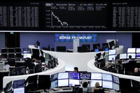 Các thị trường chứng khoán toàn cầu diễn biến trái chiều