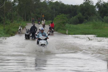 Bình Phước: Cầu xây xong nhưng đường dẫn lên cầu bị ngập sâu