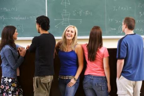 Đồng bảng yếu, du học sinh ở Anh tiết kiệm tới 20% chi phí học tập