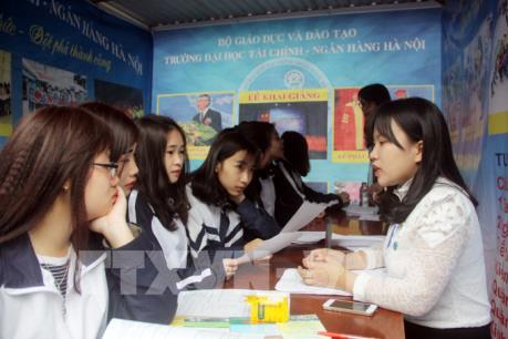 Hàng ngàn học sinh tham gia Ngày hội Tư vấn tuyển sinh – hướng nghiệp 2017
