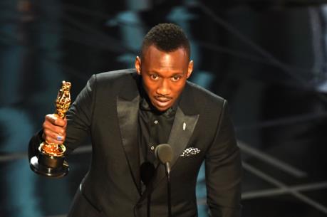 Oscar 2017: Tượng vàng diễn xuất đầu tiên có chủ