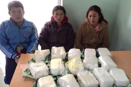 Khen thưởng Ban chuyên án phá thành công đường dây vận chuyển 15 kg ma túy